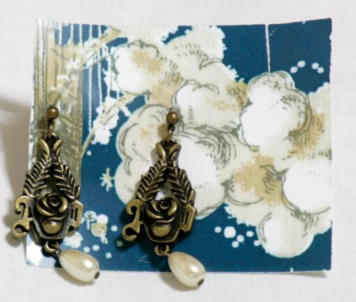 Alice and the Pirates Rose Earrings