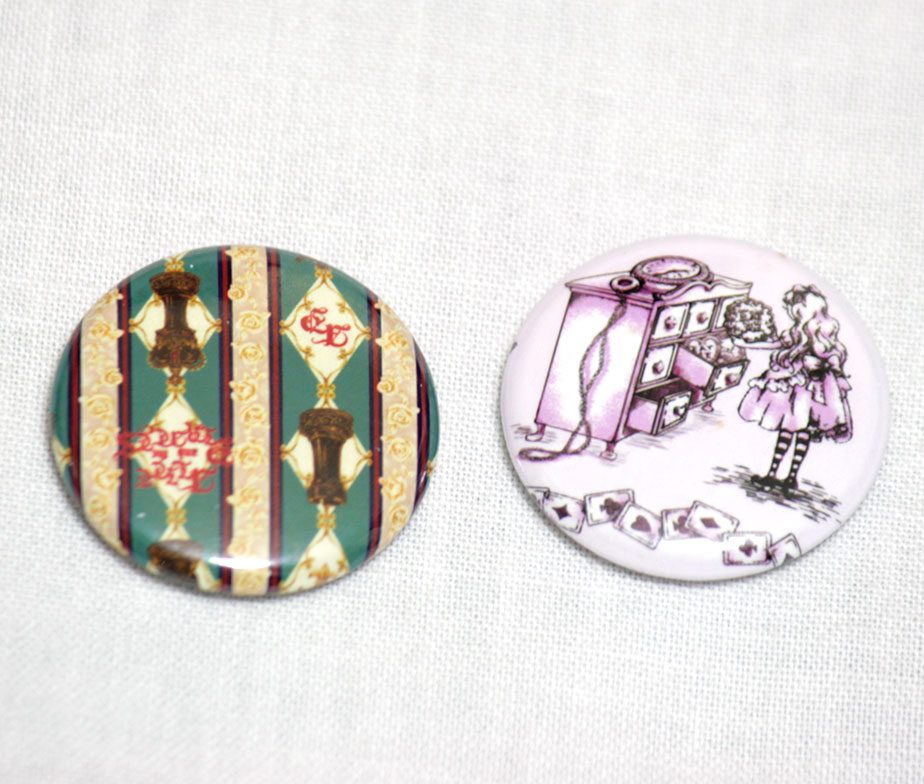 AatP Novelty Pin Set (a) Chess Print and Alice