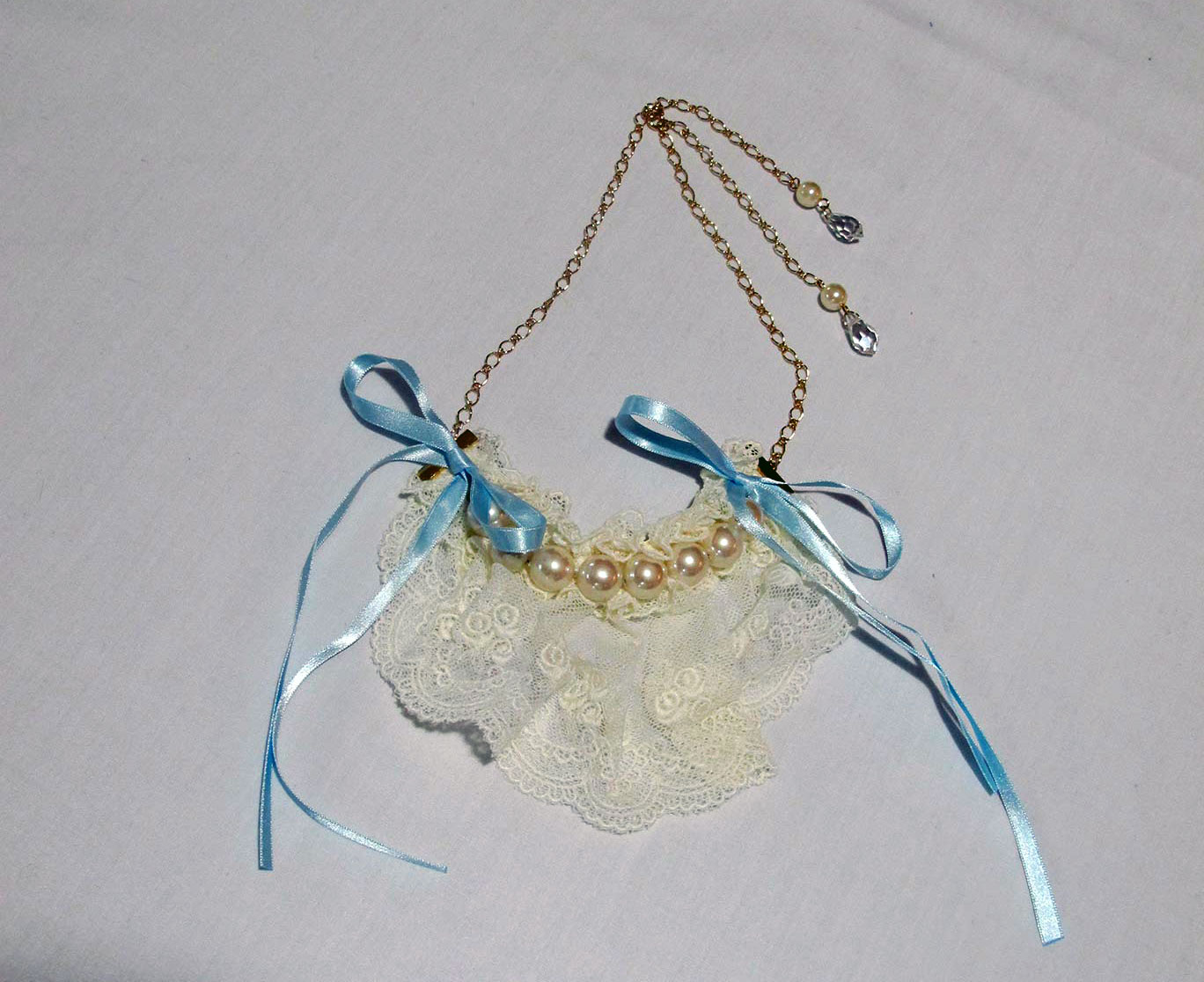 Alice and the Pirates Pearl and Lace Necklace