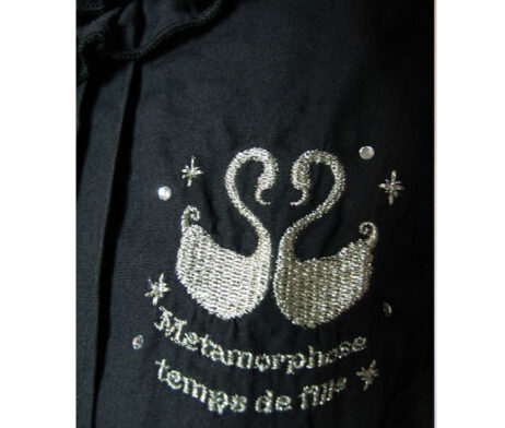 Metamorphose Swan Logo Embroidery Blouse