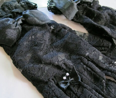 Atelier Pierrot Black Lace Gloves