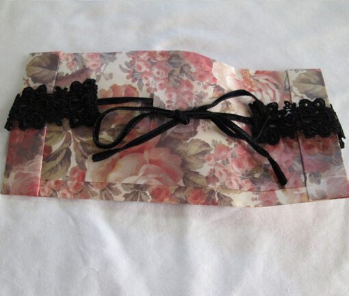 Innocent World Choker