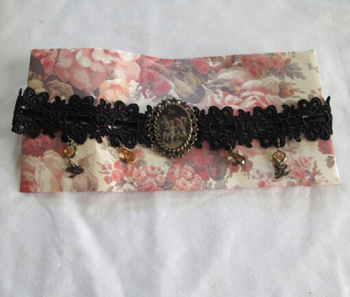Innocent World Choker