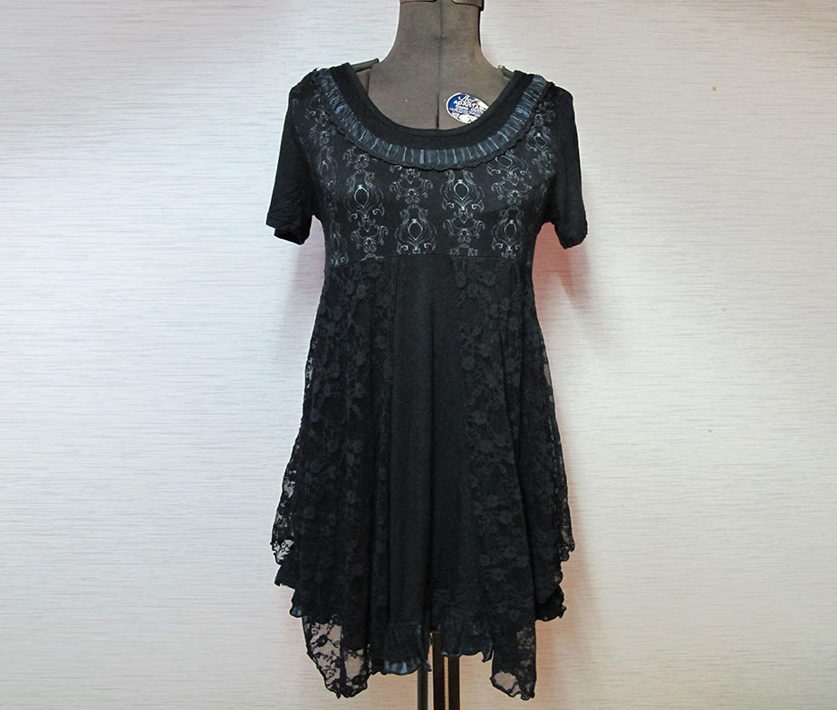 GRAMM Patterned Lace Top